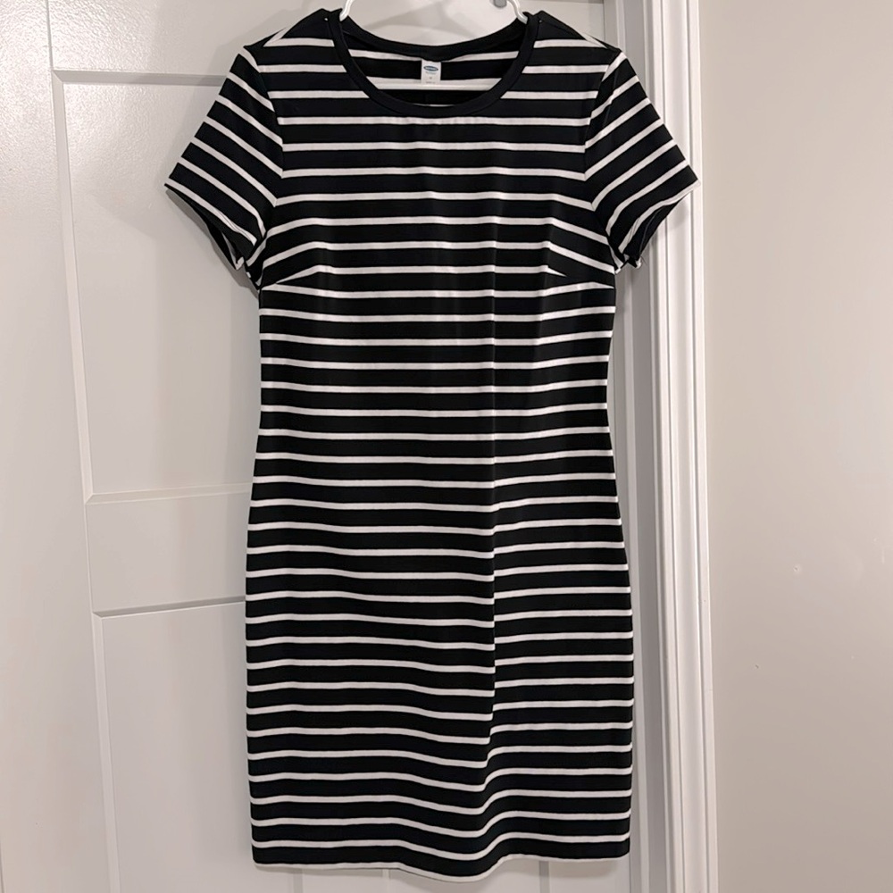 Black and white Old Navy striped pencil dress